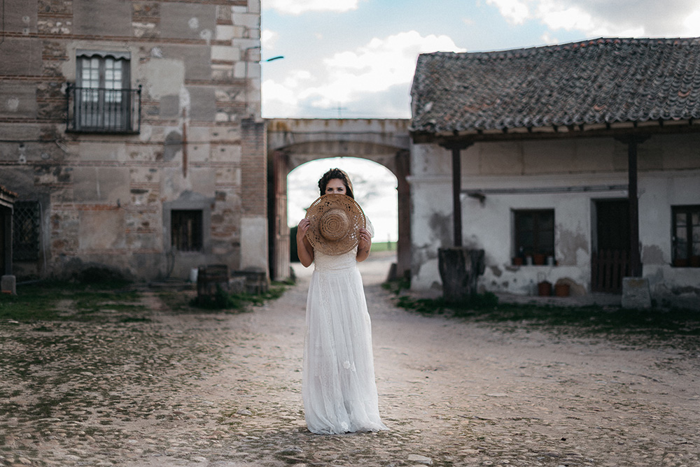 Editorial Wedding Style Magazine con vestido de Alma Inédita