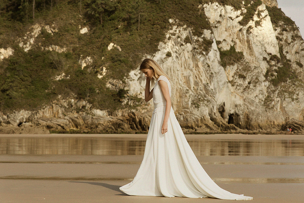 claudia_llagostera-playa-vestido_de_novia-playa-blog_de_bodas-wedding_style_magazine